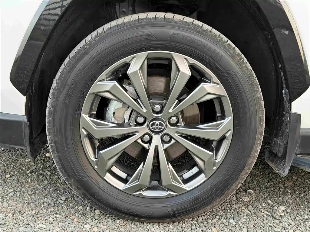Toyota RAV4 — миниатюра 14
