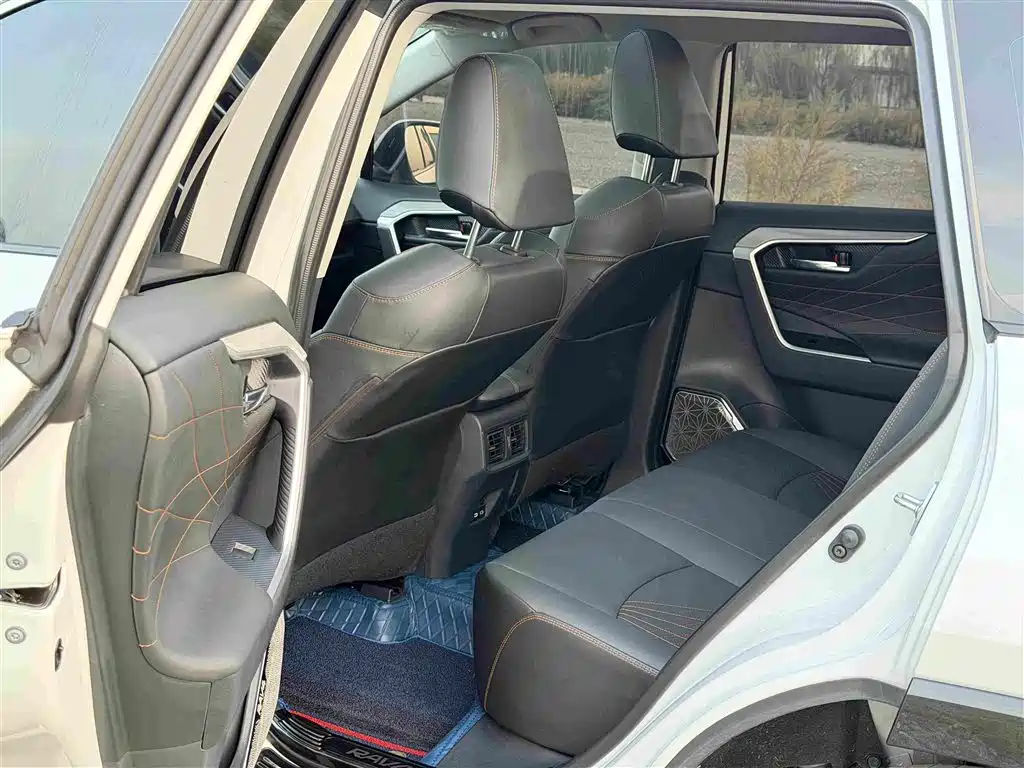 Toyota RAV4 — миниатюра 8