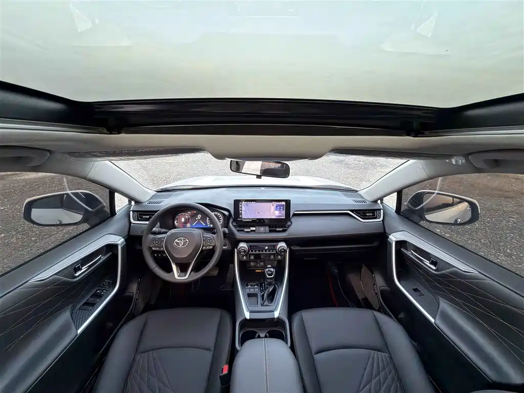 Toyota RAV4 — миниатюра 10