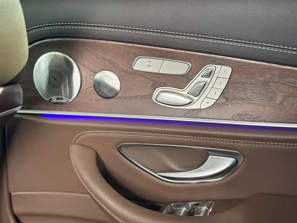 Mercedes-Benz E-Class — миниатюра 12