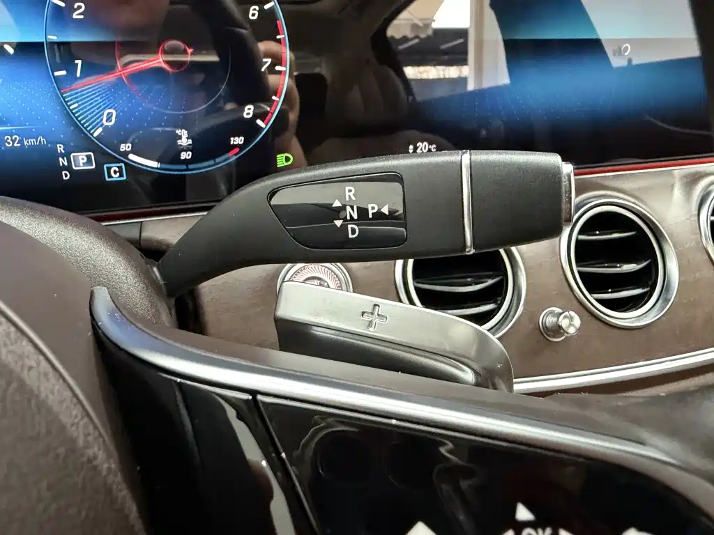 Mercedes-Benz E-Class — миниатюра 20