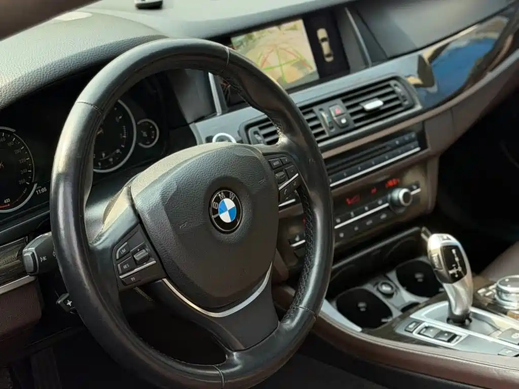 BMW 5 Series — миниатюра 5