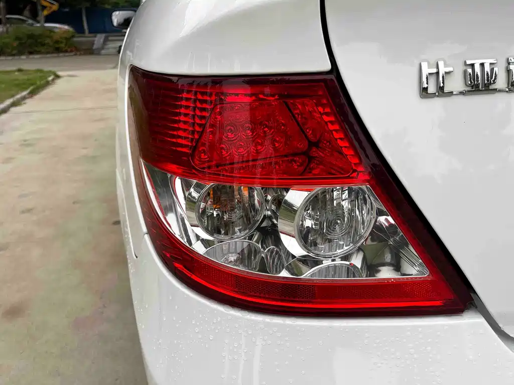 BYD F3 — миниатюра 9