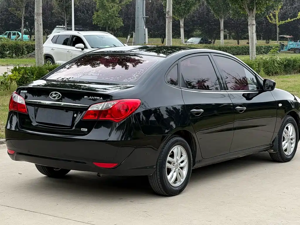 Hyundai Elantra — миниатюра 14