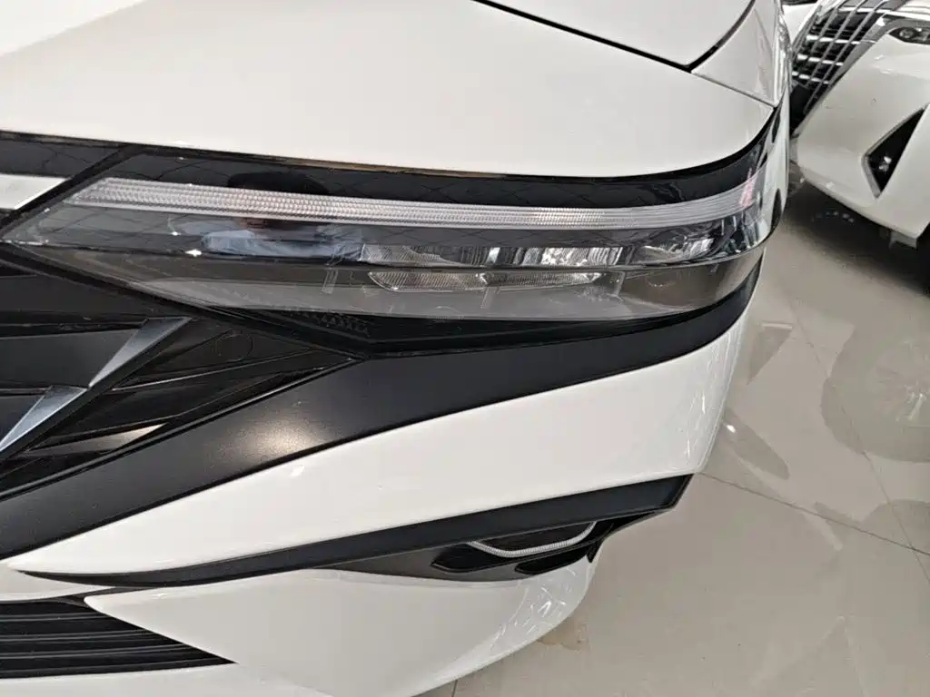 Hyundai Elantra — миниатюра 24