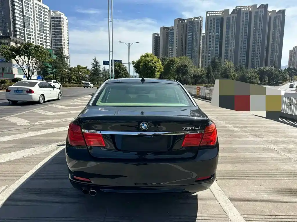 BMW 7 Series — миниатюра 8