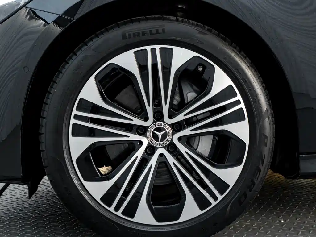 Mercedes-Benz E-Class — миниатюра 10