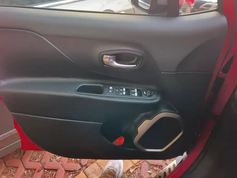 Jeep Renegade — миниатюра 7