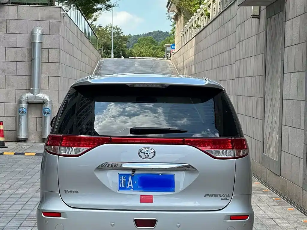 Toyota Previa — миниатюра 4