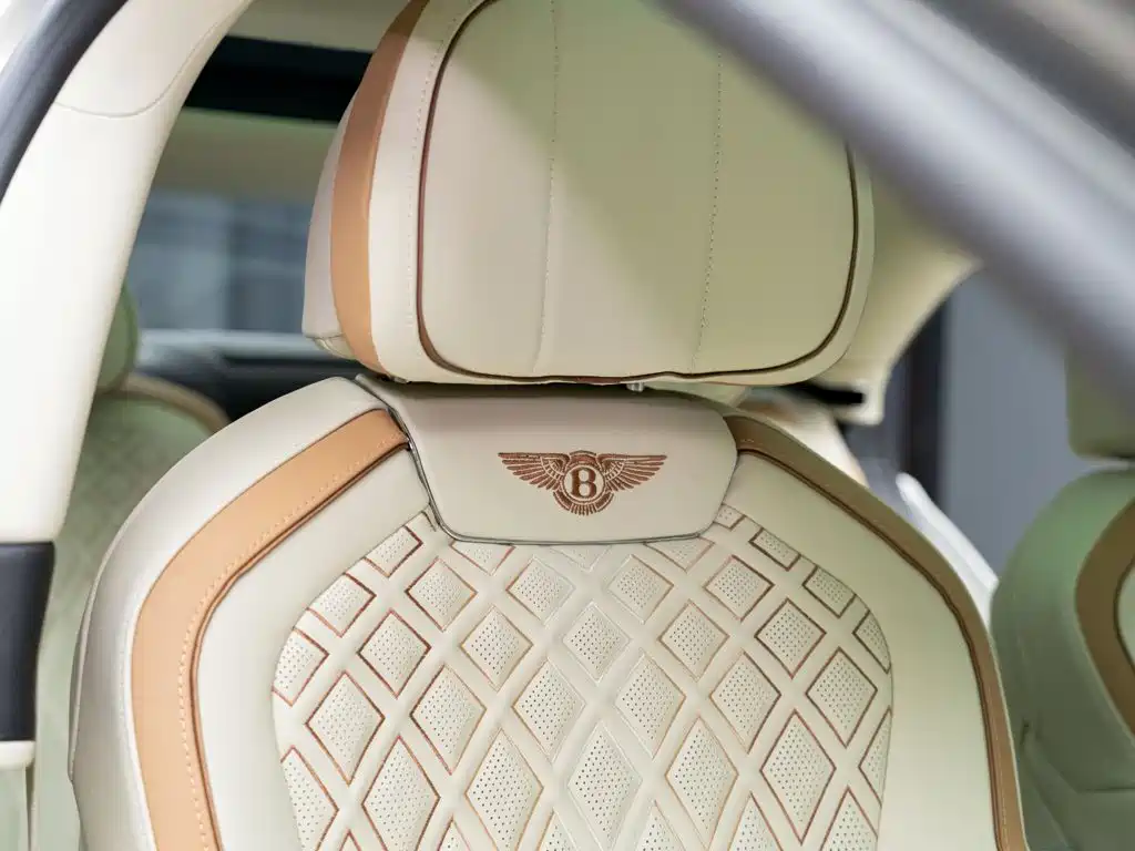 Bentley Flying Spur PHEV — миниатюра 15