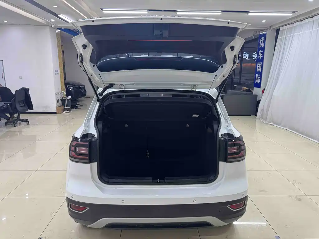 VOLKSWAGEN EXPLORING THE SHADOW