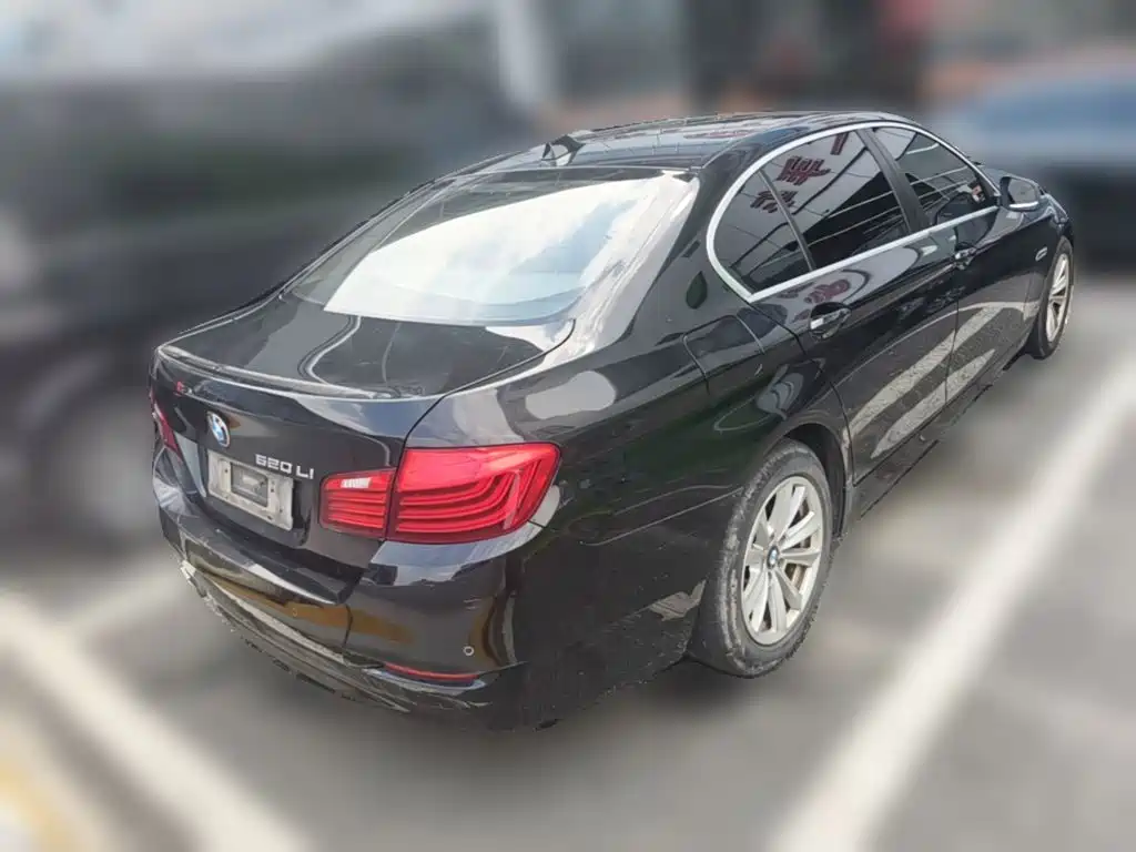 BMW 5 Series — миниатюра 10