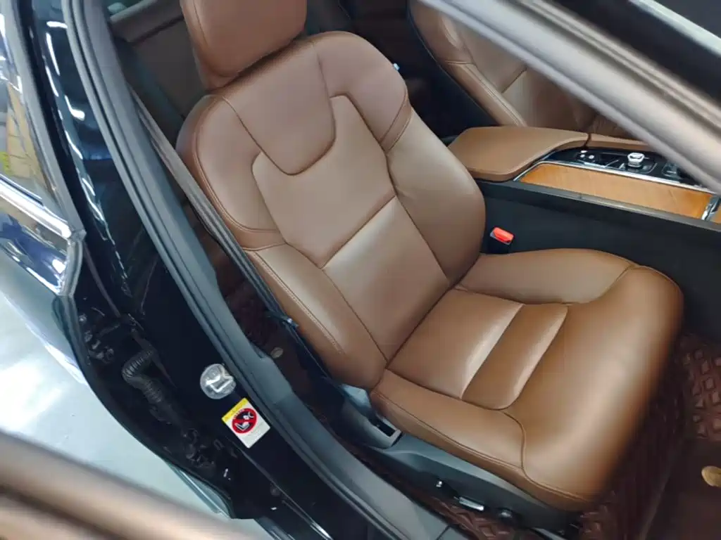 Volvo S90 — миниатюра 25