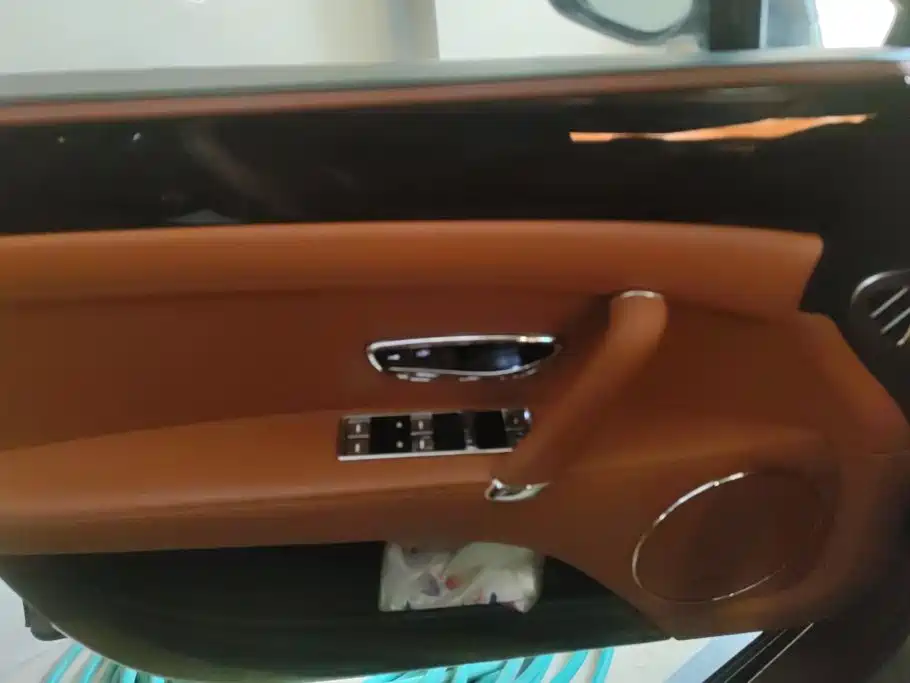 Bentley Flying Spur — миниатюра 7