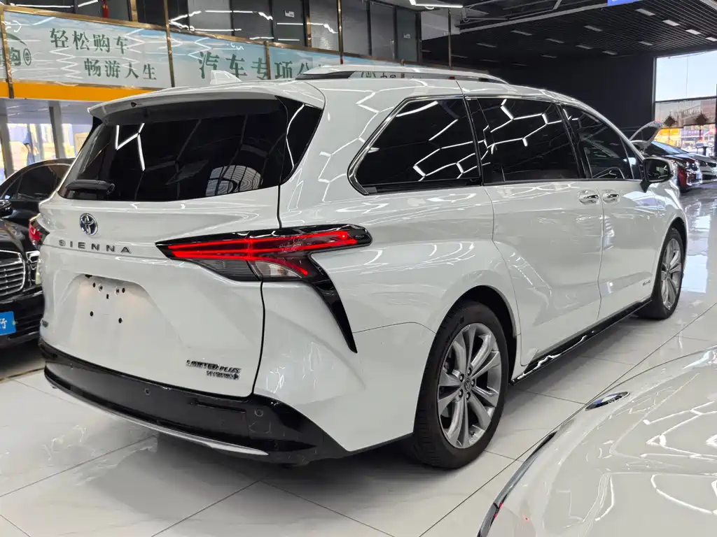 Toyota Sienna — миниатюра 6