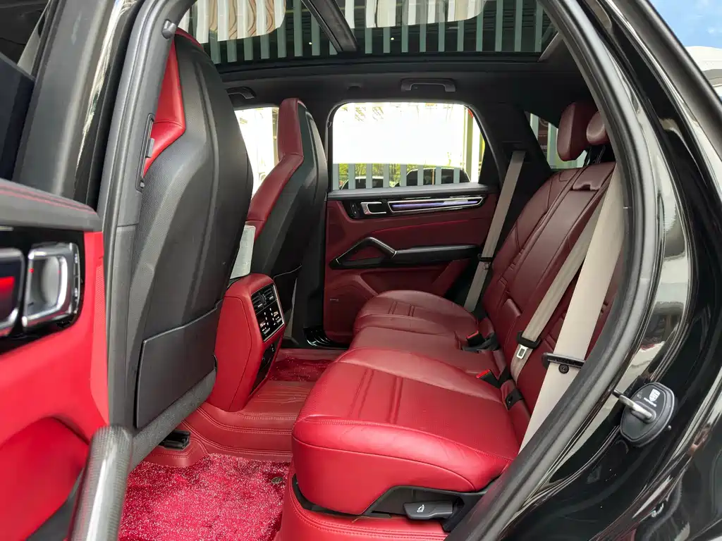 Porsche Cayenne — миниатюра 13
