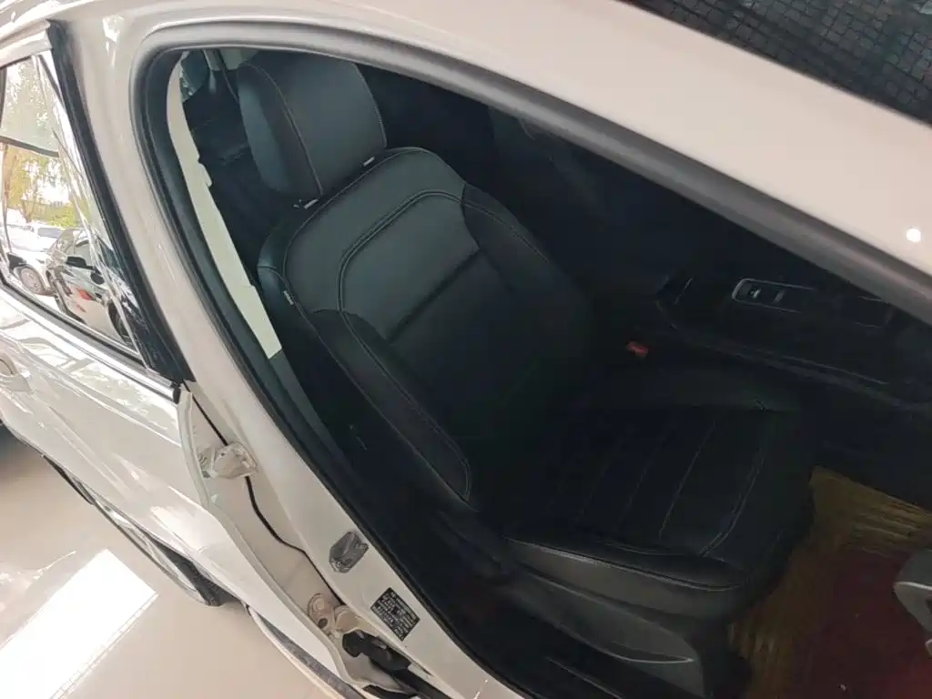 Ford Kuga — миниатюра 25