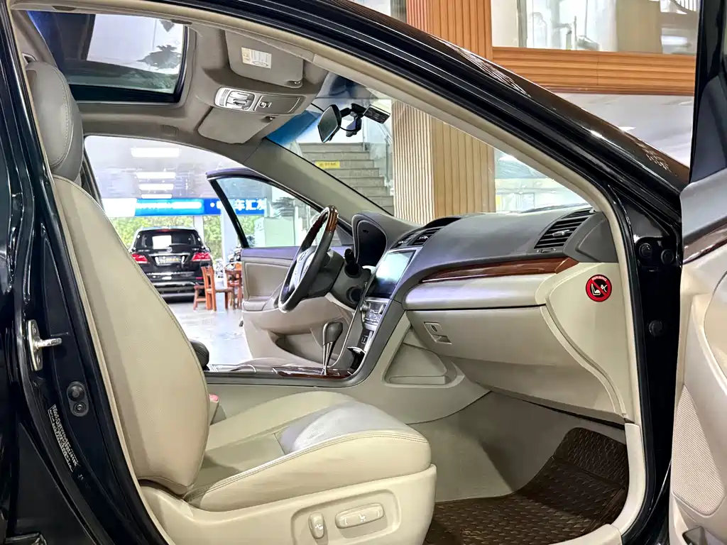 Toyota Camry — миниатюра 9