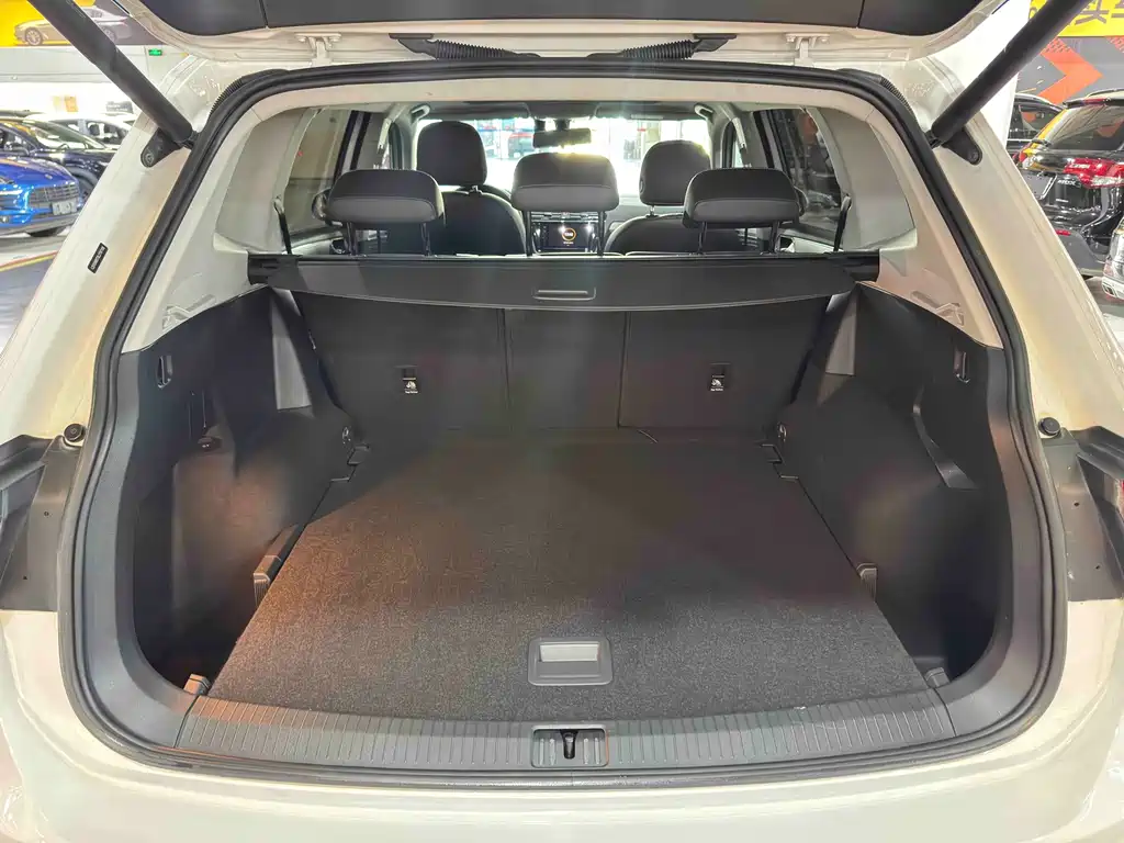 Volkswagen Tiguan L — миниатюра 16