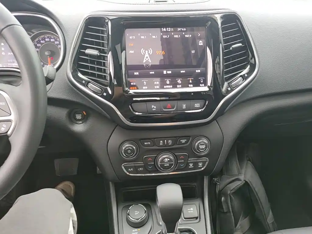Jeep Cherokee — миниатюра 13