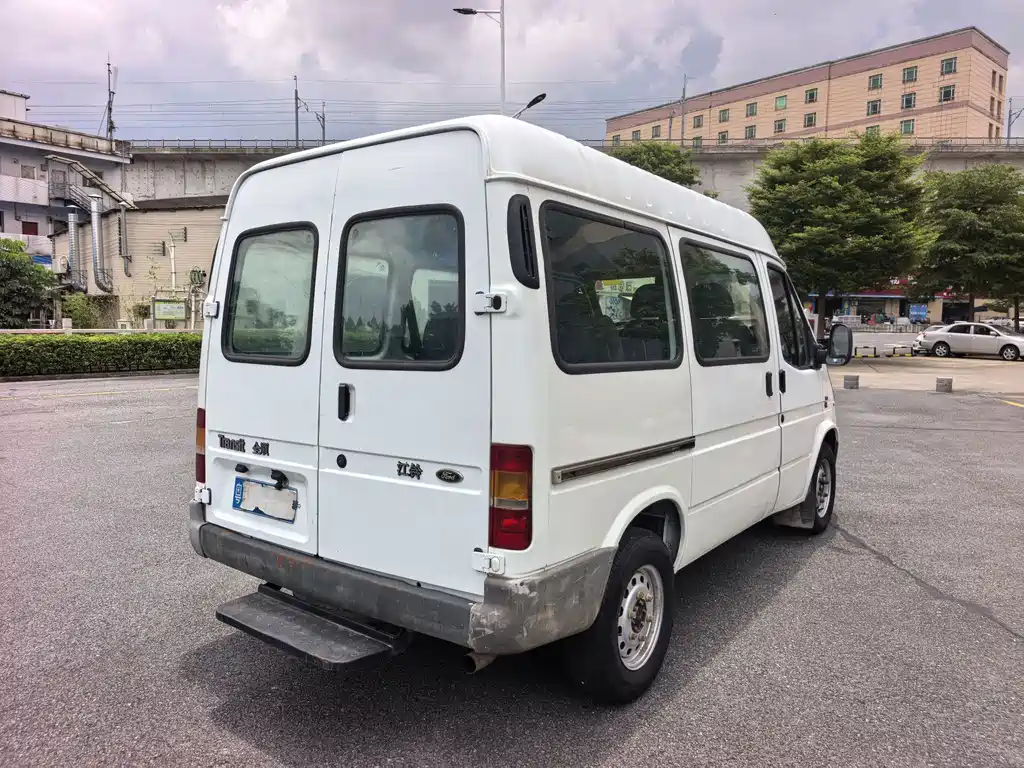Ford Transit Classic — миниатюра 7