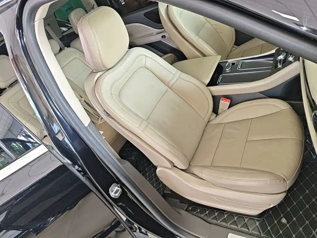 Lincoln Aviator (Import) — миниатюра 25