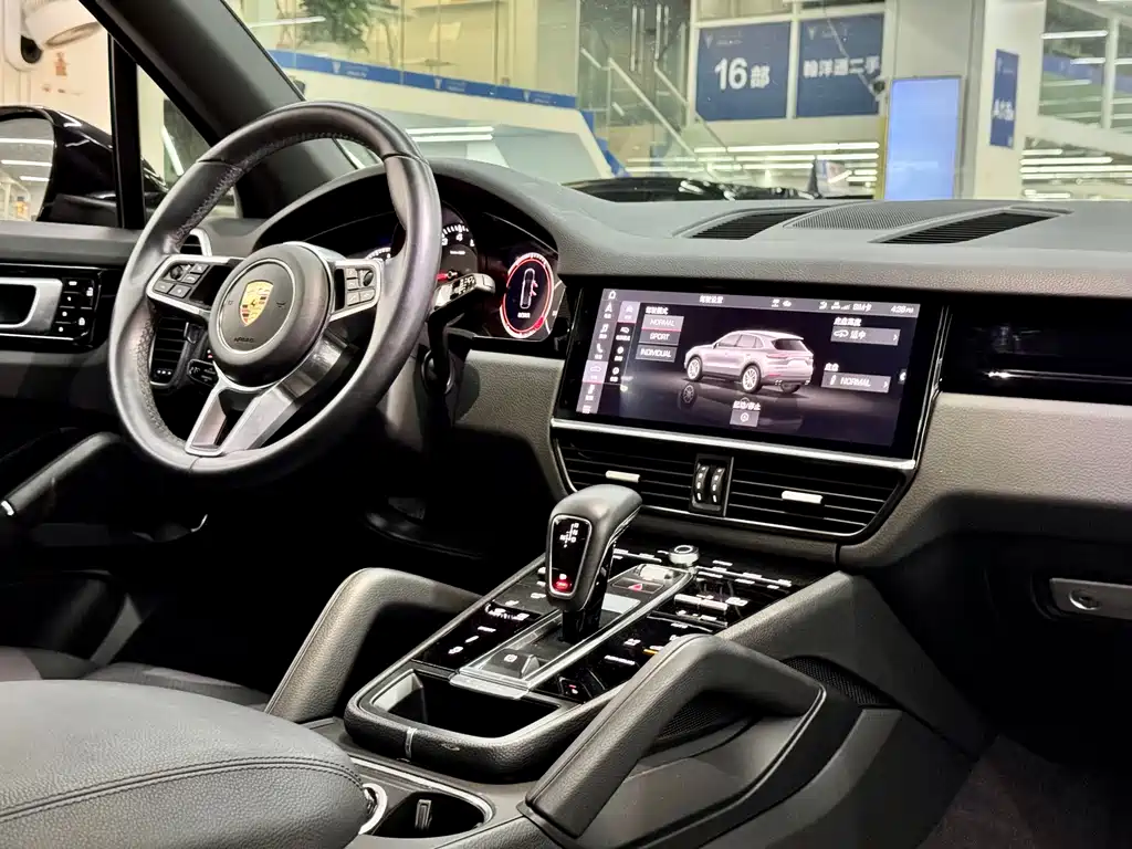 Porsche Cayenne — миниатюра 9