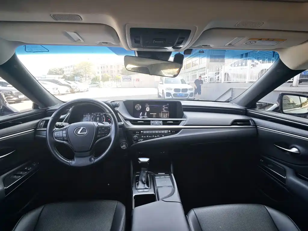 Lexus ES — миниатюра 8