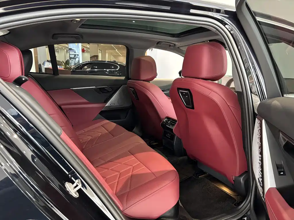 BMW 5 Series — миниатюра 17