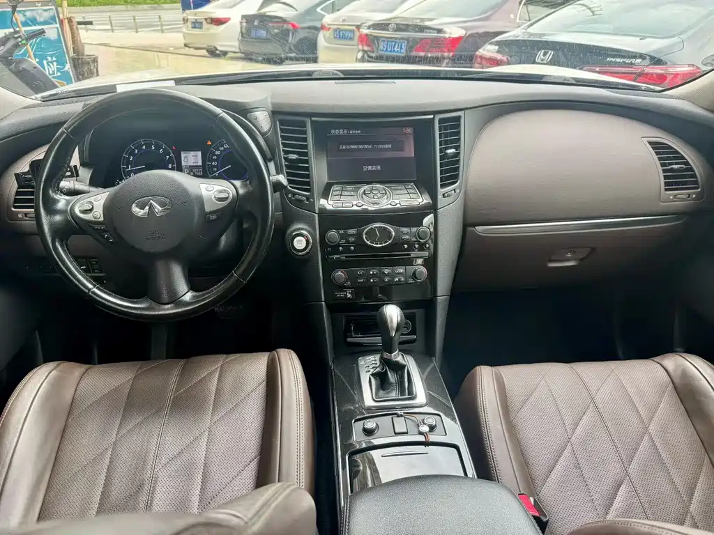 Infiniti QX70 — миниатюра 4