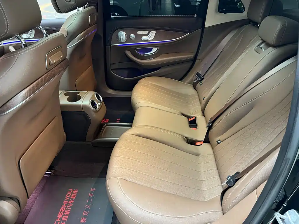 Mercedes-Benz E-Class — миниатюра 10
