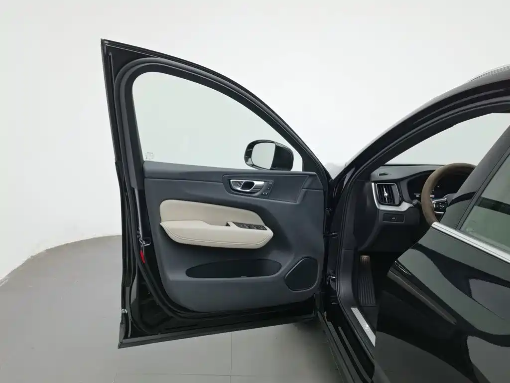 Volvo XC60 — миниатюра 8