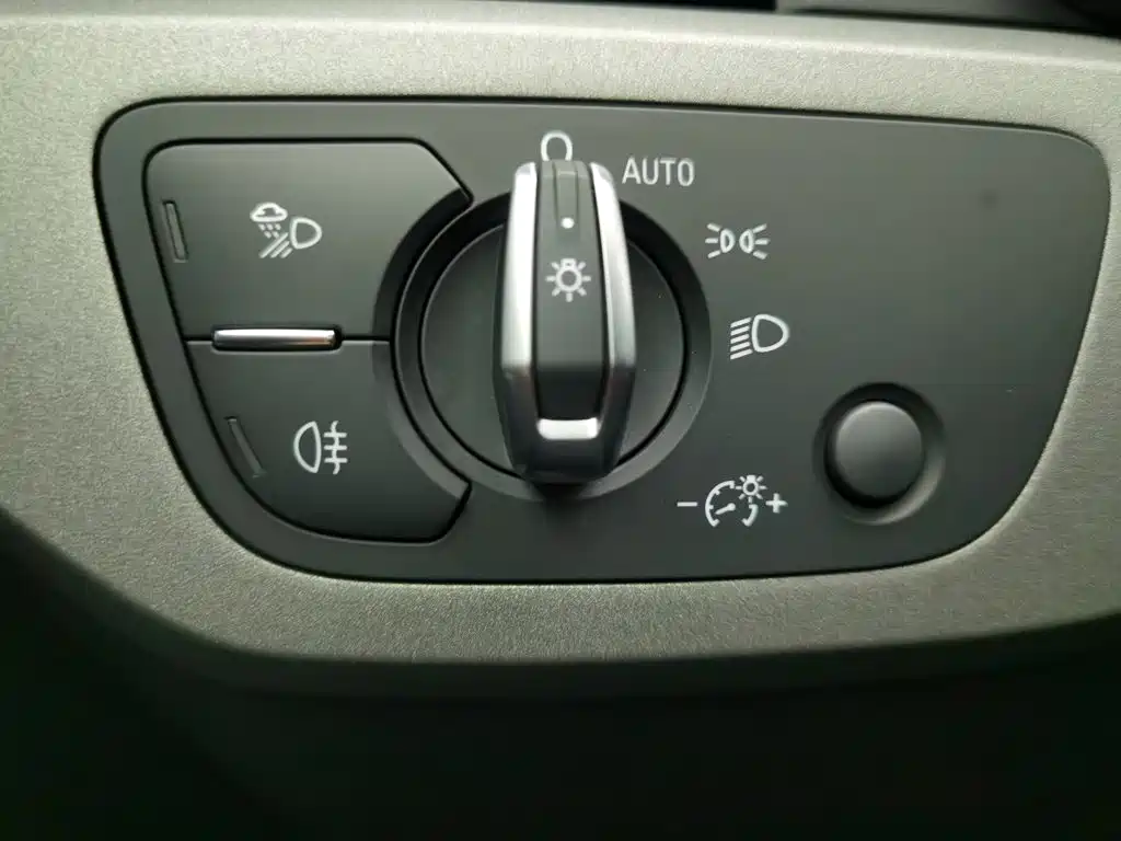 Audi A4L — миниатюра 21