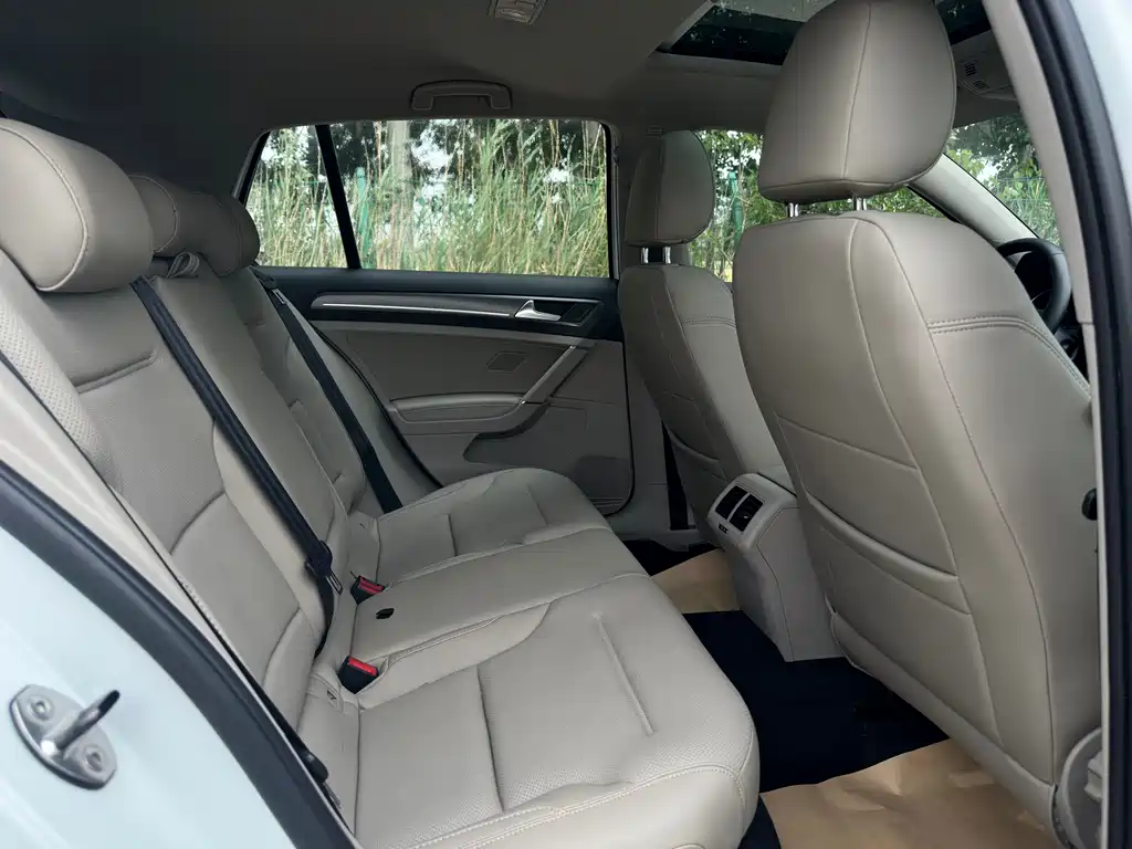 Volkswagen Golf 2014 1.6L AT Comfort