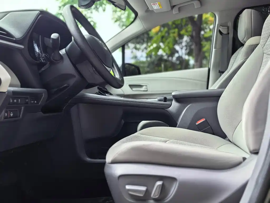Toyota Sienna — миниатюра 5