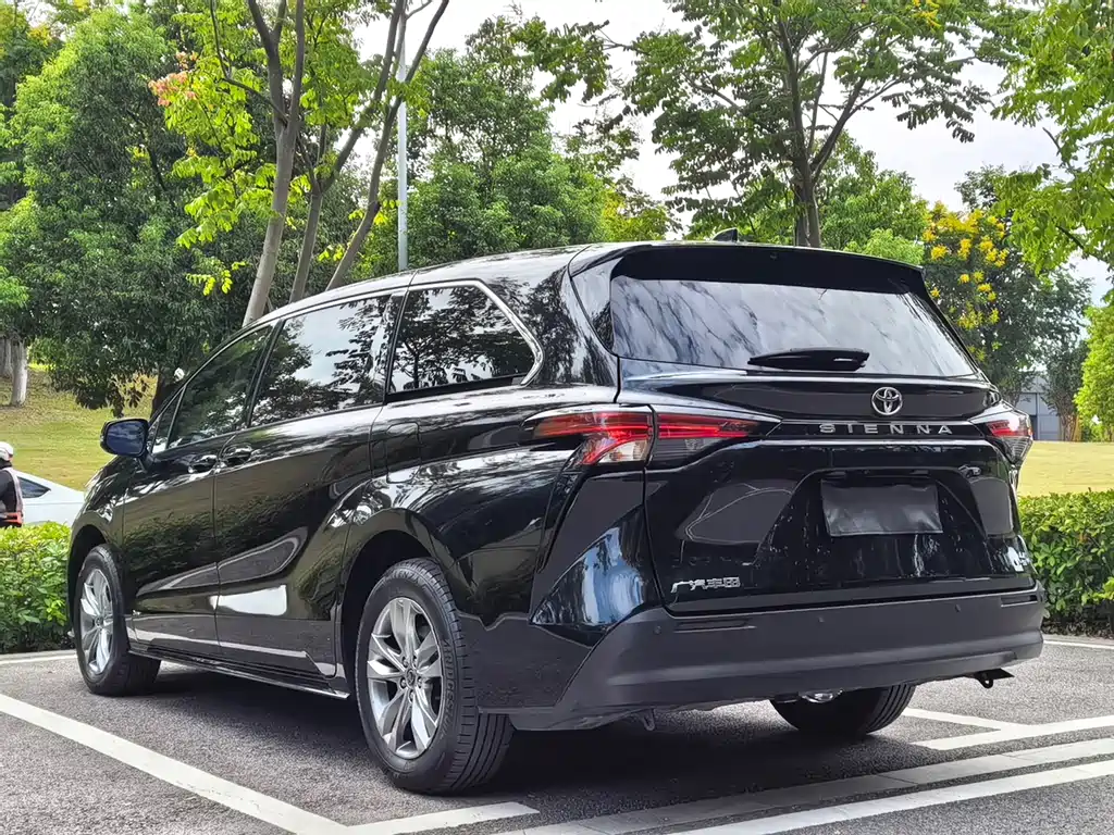 Toyota Sienna — миниатюра 19