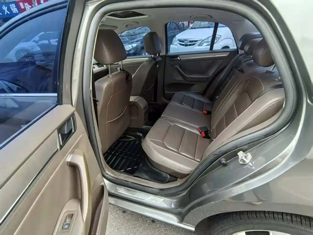 Volkswagen Bora 2014 1.6L AT Comfort