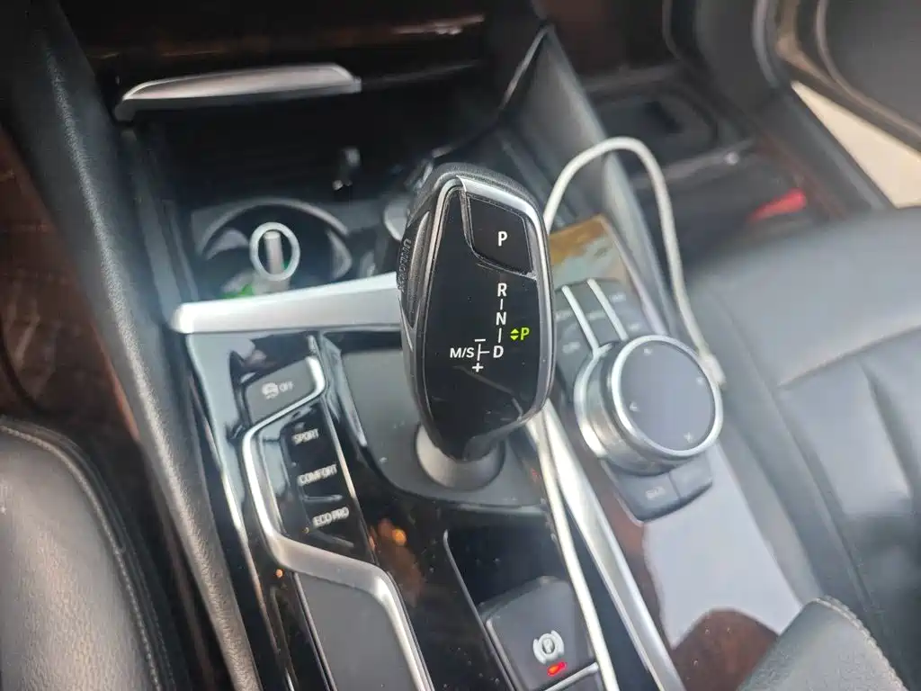 BMW 5 Series — миниатюра 7