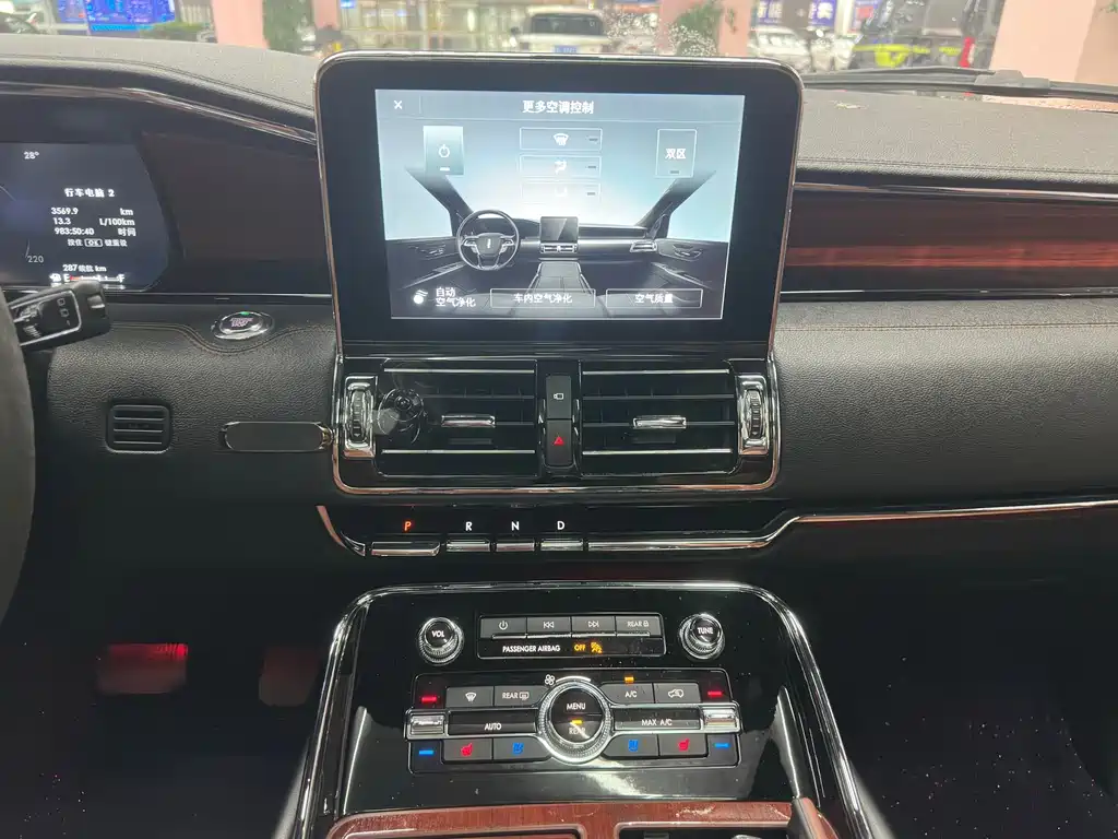 Lincoln Navigator — миниатюра 3