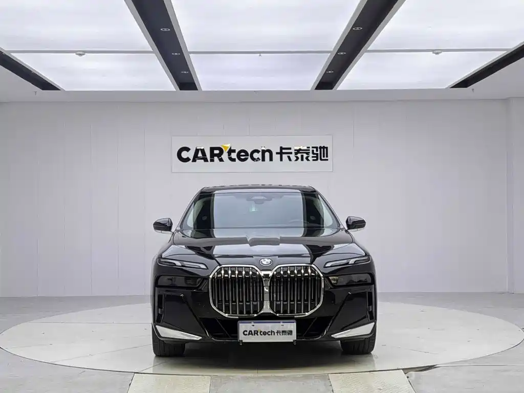 BMW 7 Series — миниатюра 8