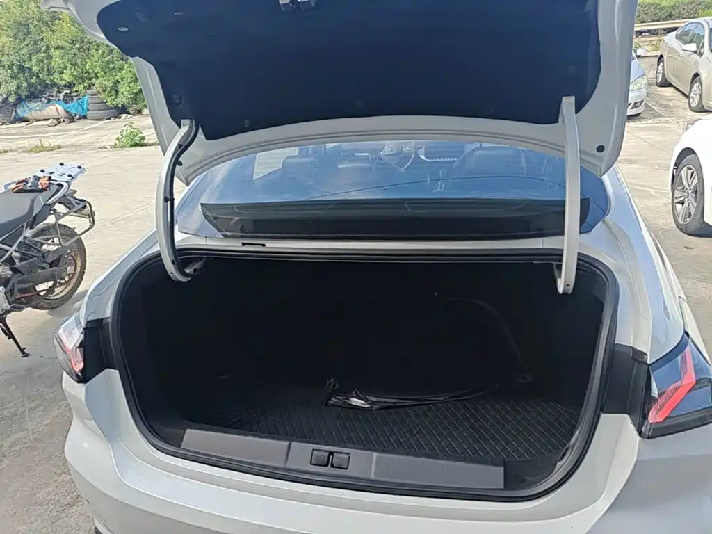 Peugeot 408 — миниатюра 19