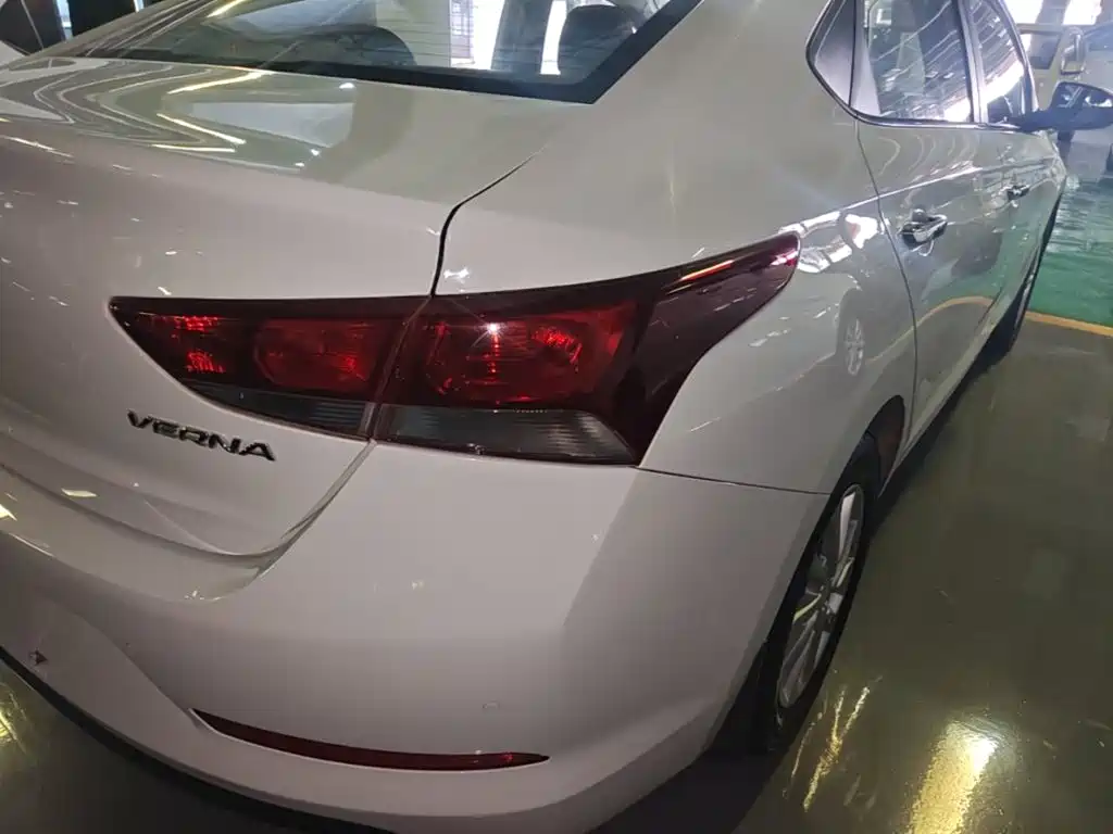 Hyundai Verna — миниатюра 8