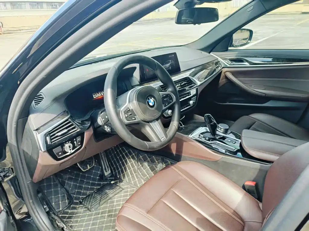 BMW 5 Series — миниатюра 4
