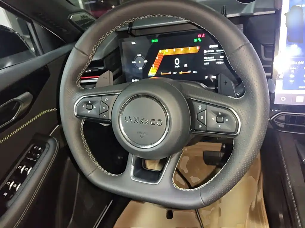 Lynk & Co 03 — миниатюра 11