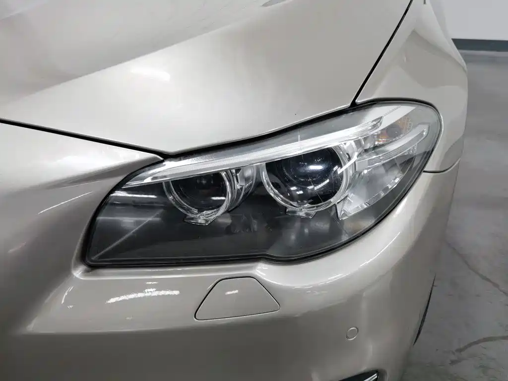 BMW 5 Series — миниатюра 7