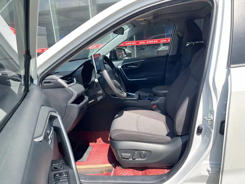 Toyota RAV4 — миниатюра 6