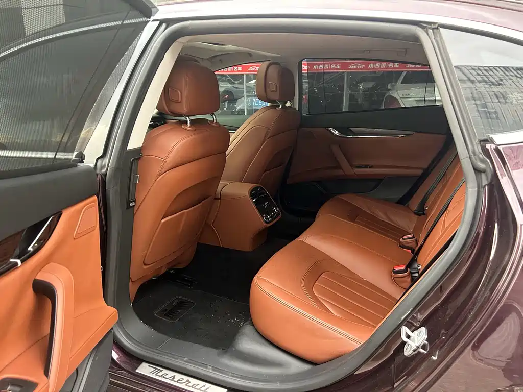 Maserati Quattroporte — миниатюра 7