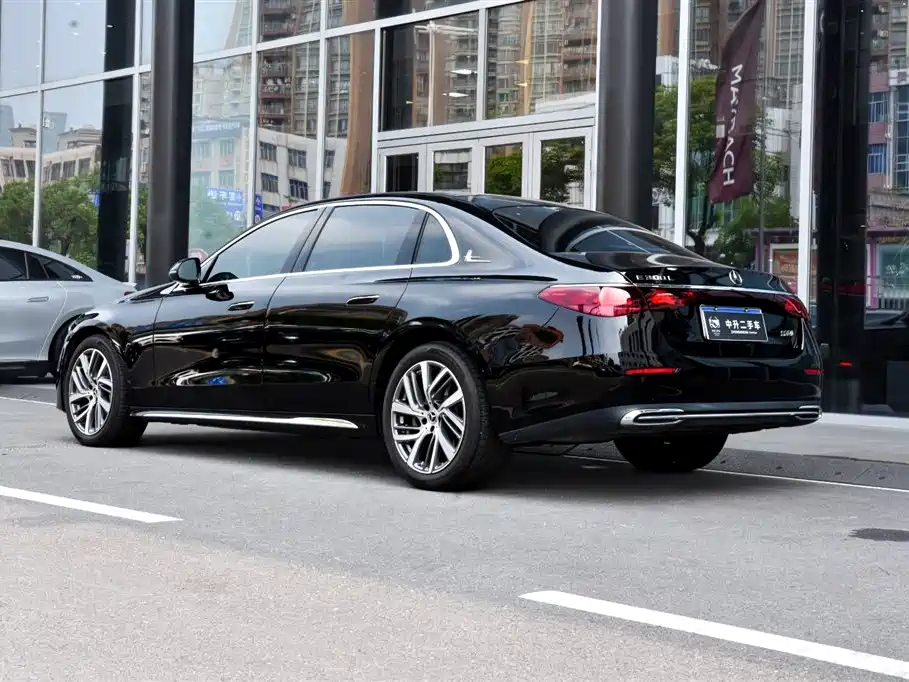 Mercedes-Benz E-Class — миниатюра 5