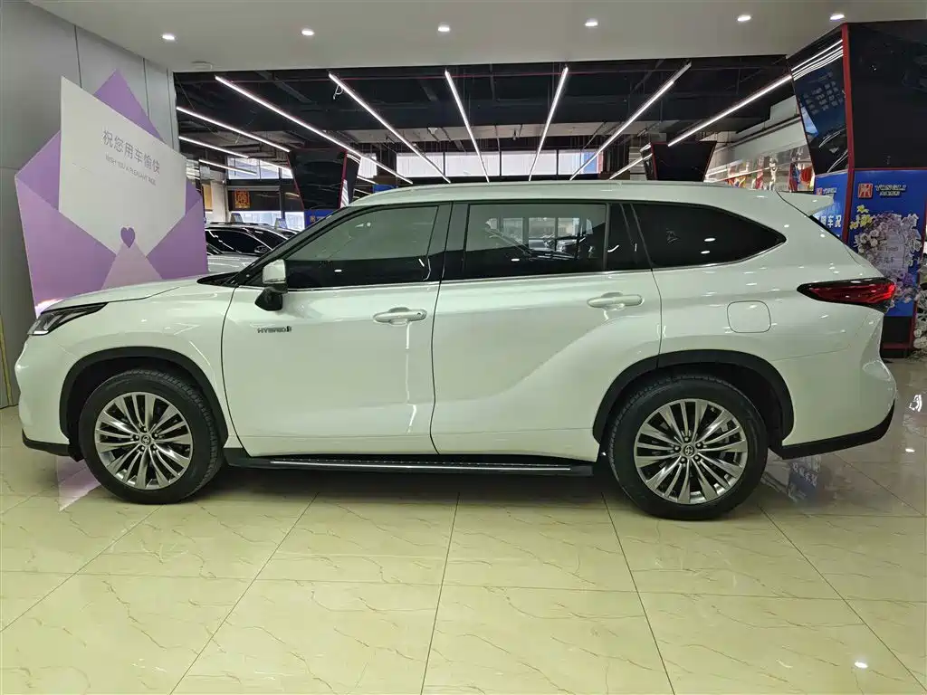 TOYOTA HIGHLANDER