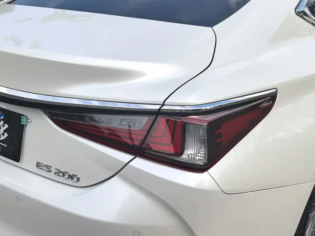 Lexus ES — миниатюра 7